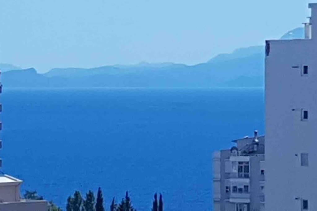 Deniz Manzarali Havuzlu Full Esyali Kiralik Daire *